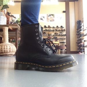 Combat Boots DR. MARTENS - 1460 W 11821002 Black - Combat boots - High  boots and others - Women's shoes | efootwear.eu